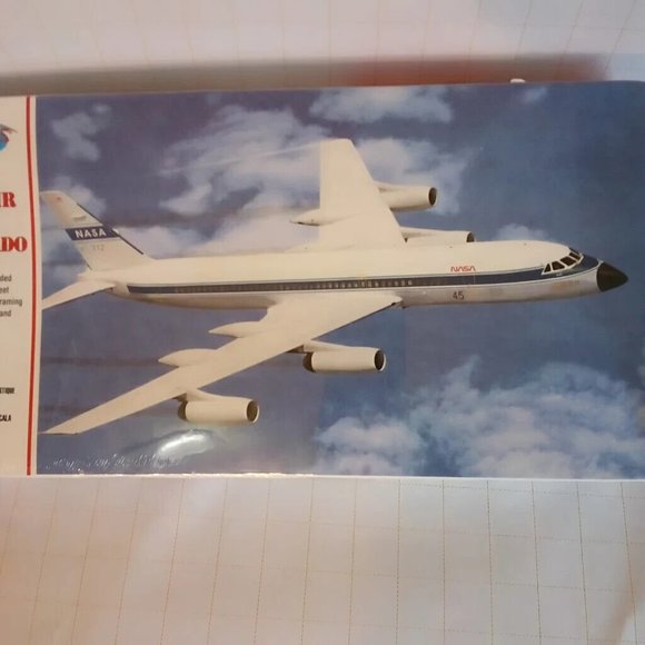 Atlantis ConvAir 990 Coronado NASA Plane Model Kit - Picture 2 of 3